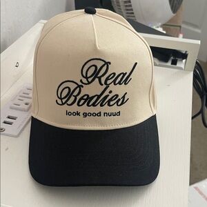 nuuds Cream and Black Cap